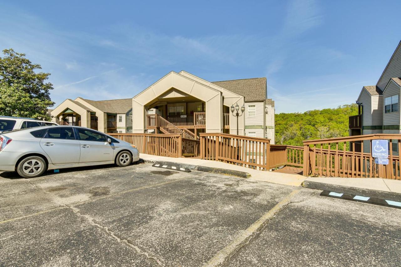 Apartment Escape With Pool Access, Grill And Balcony! Branson