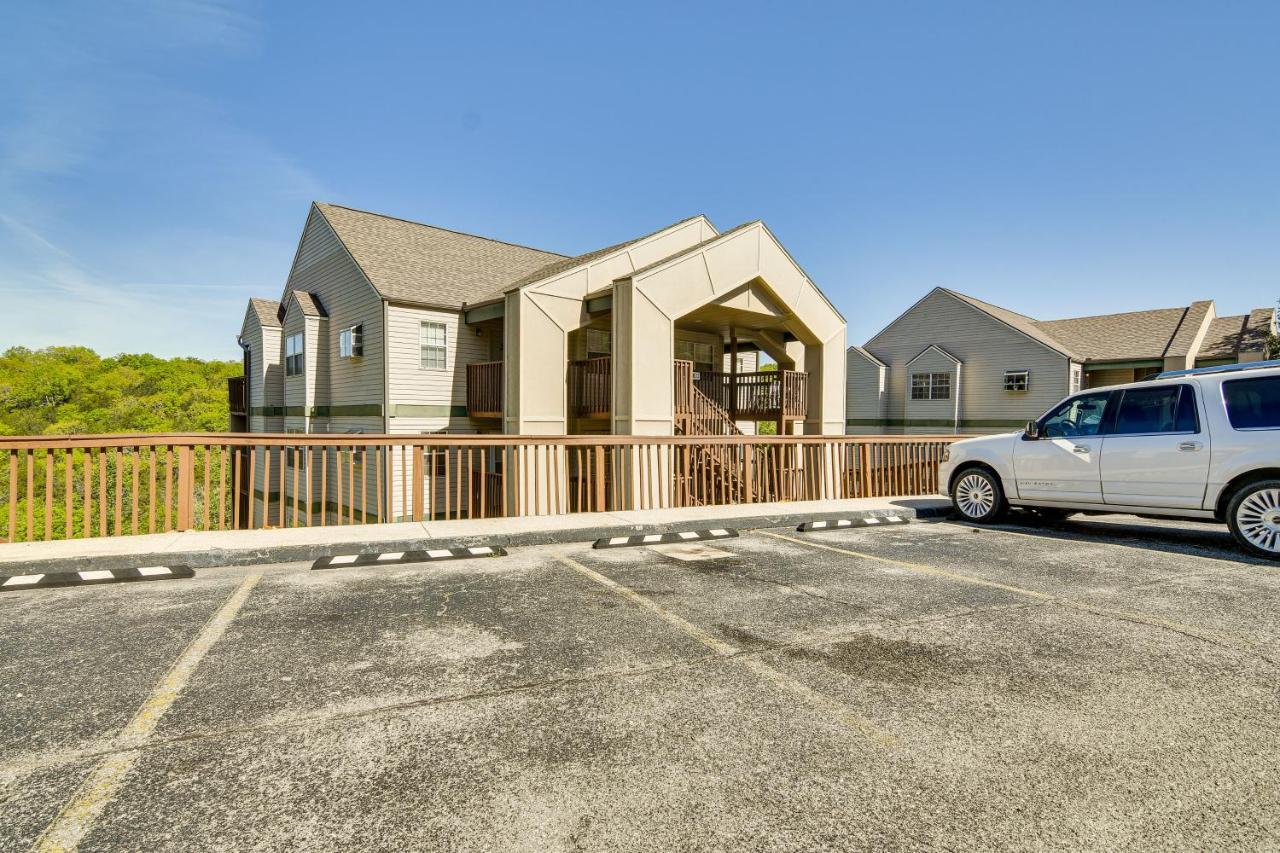 Escape With Pool Access, Grill And Balcony! Branson