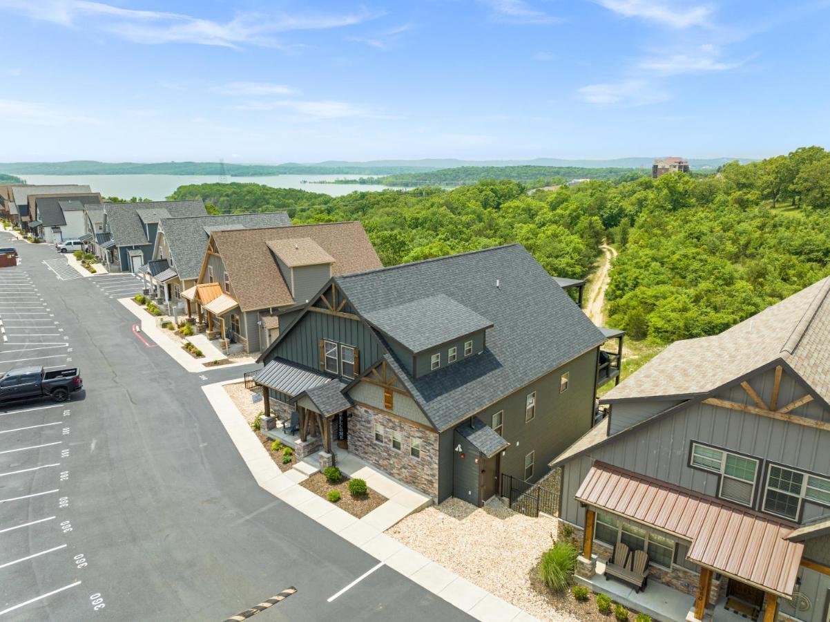 White Tail Summit * Branson