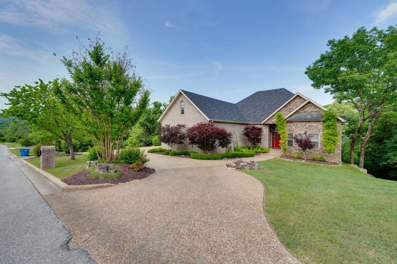 Magnificent Hideaway With Game Room! Branson