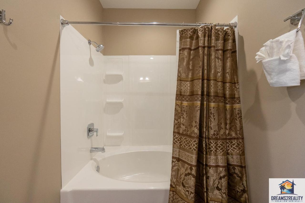 Holiday home New Build - Walk-in - Amenities - Near 76 Strip - Free Attraction Tickets - Fh-g201 Branson