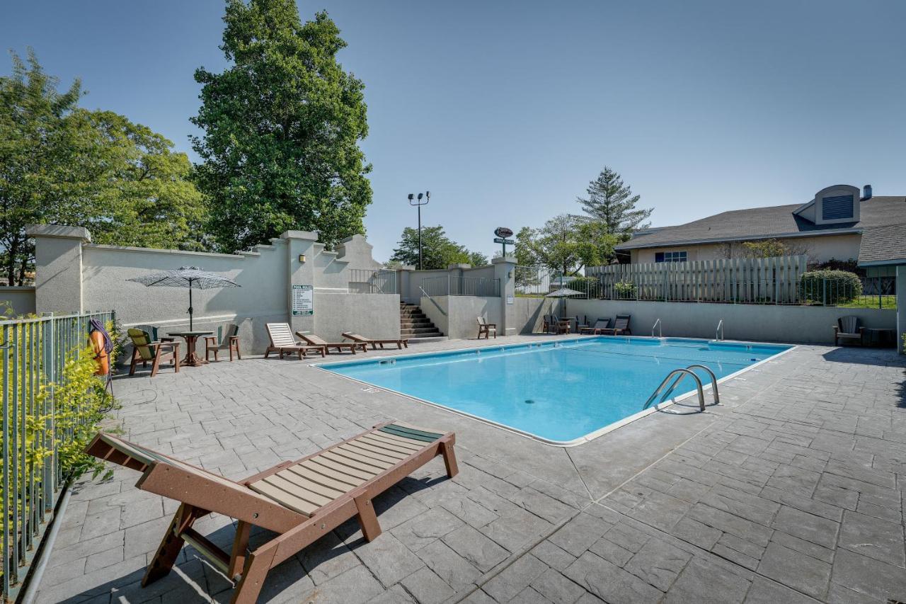 Apartment Near 76 Strip And Silver Dollar
