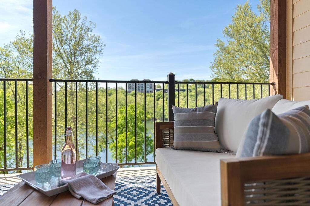 Views! Penthouse- 5 Min To Landing & Downtown * Branson