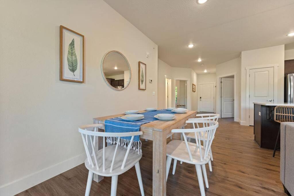 Views! Penthouse- 5 Min To Landing & Downtown * Branson