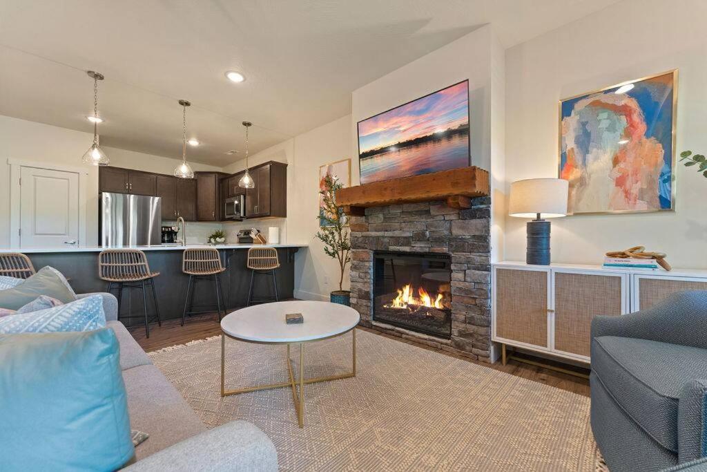 Views! Penthouse- 5 Min To Landing & Downtown Apartment Branson