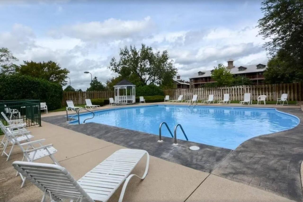 Retreat @ The Hills W/ Pets And Game * Branson