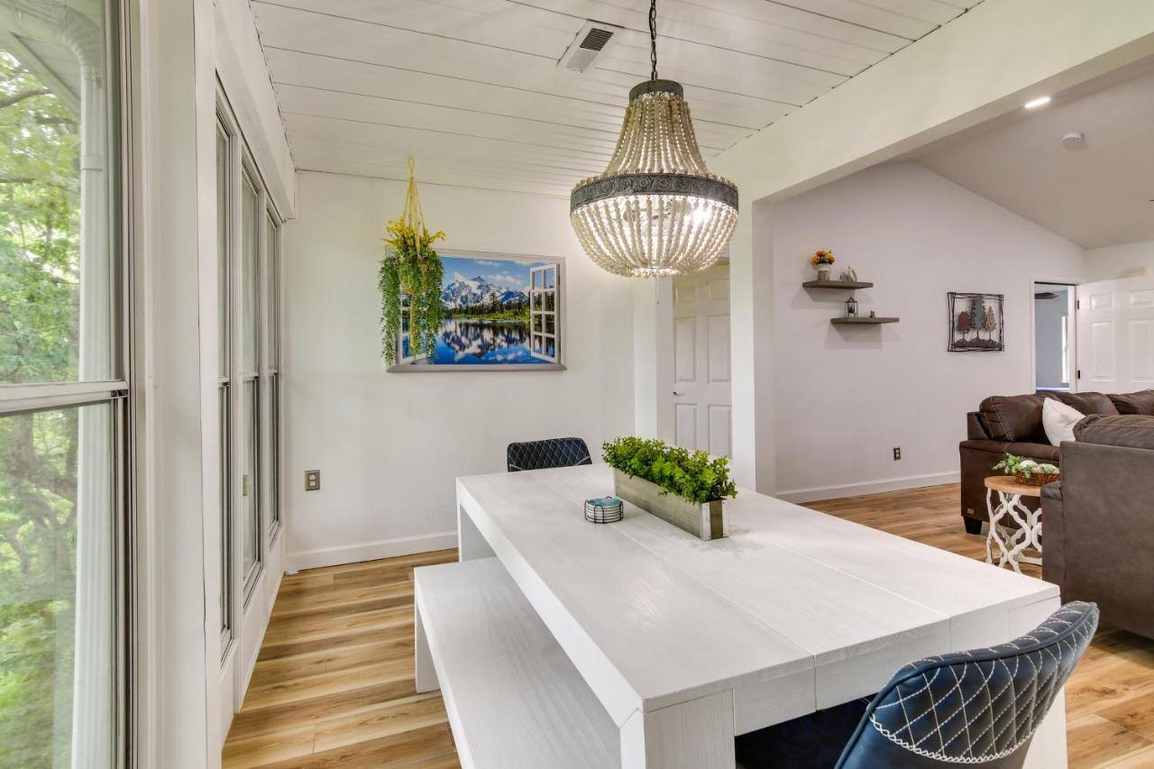 Modern On Thousand Hills Golf Course Apartment