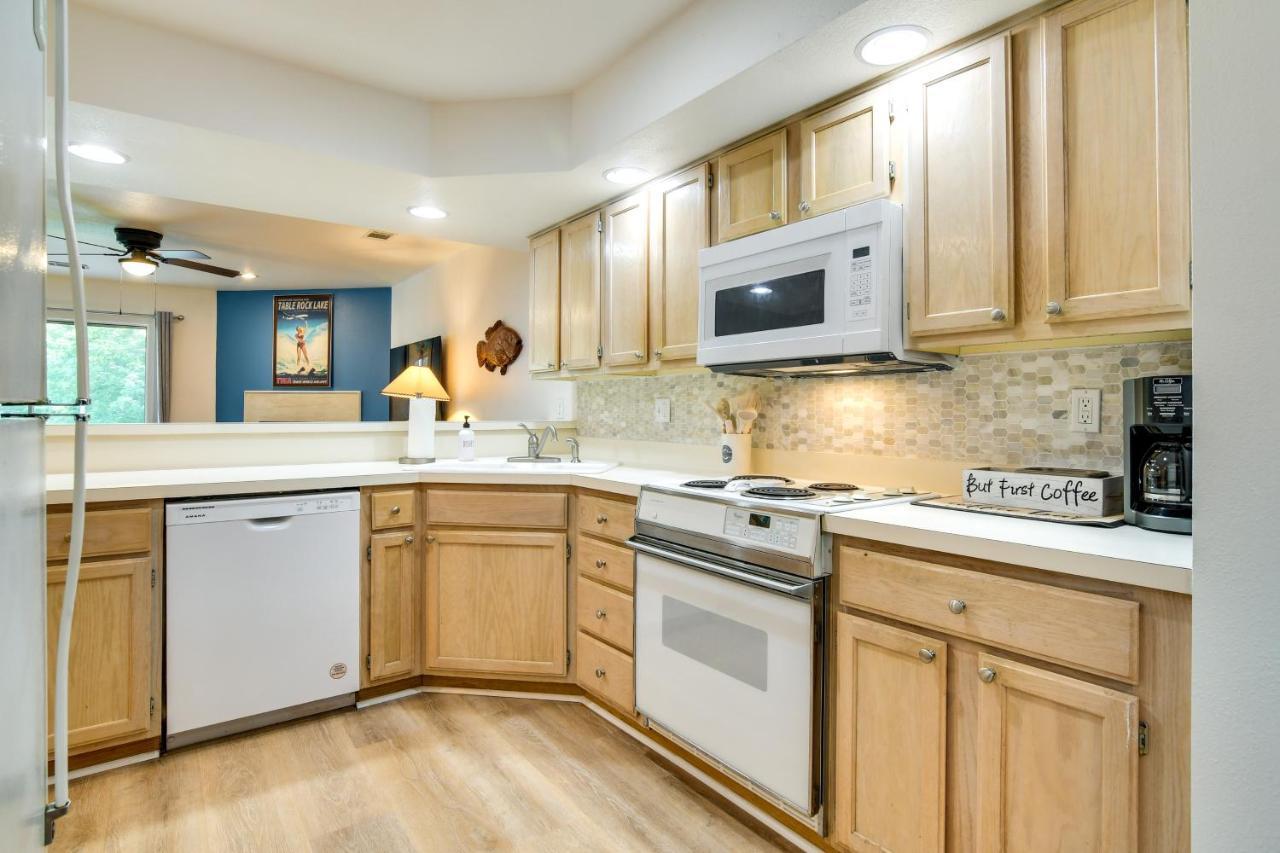 With Screened Patio, Pool Access Apartment *