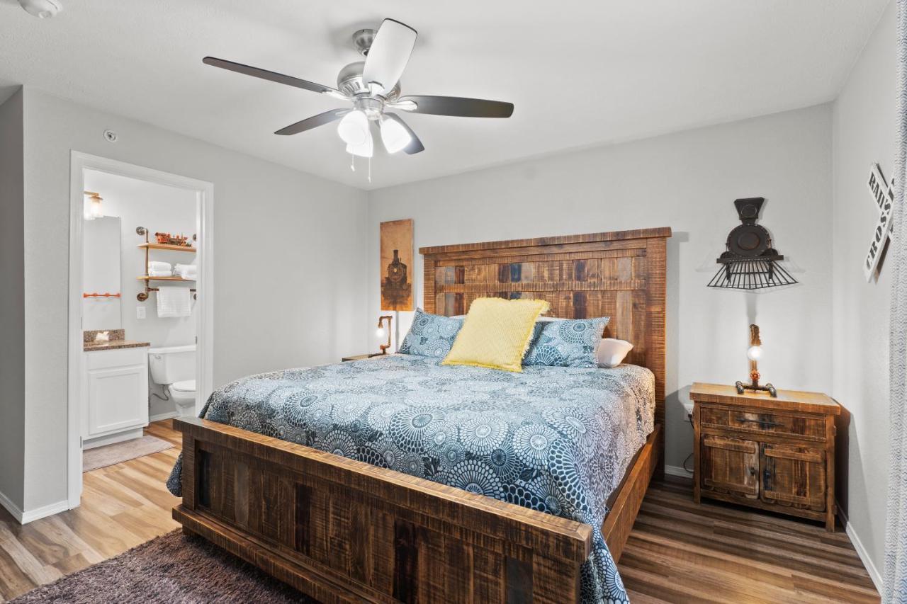 Apartment Stylish In Branson's Heart! Branson