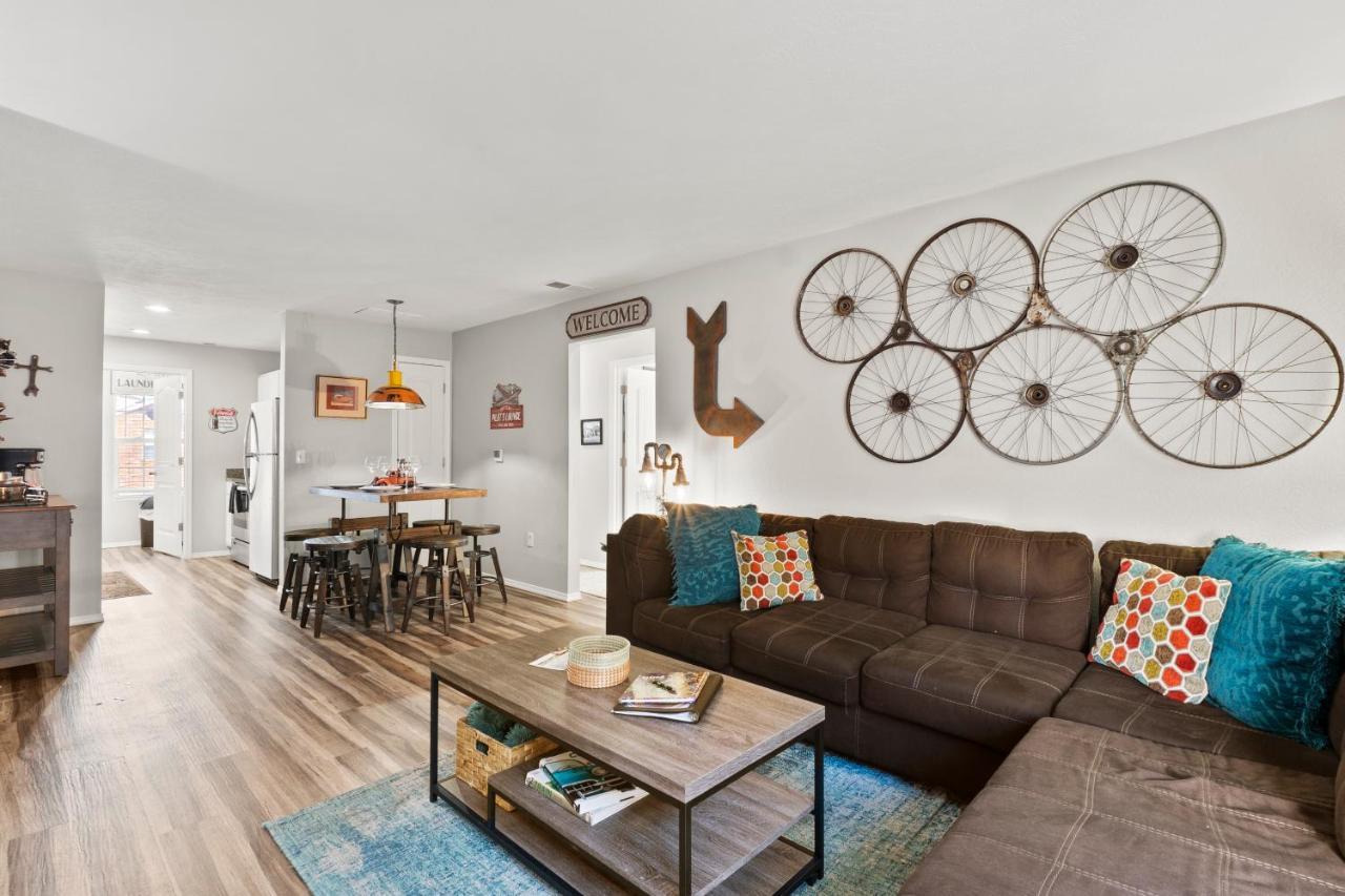 Stylish In Branson's Heart! Apartment *