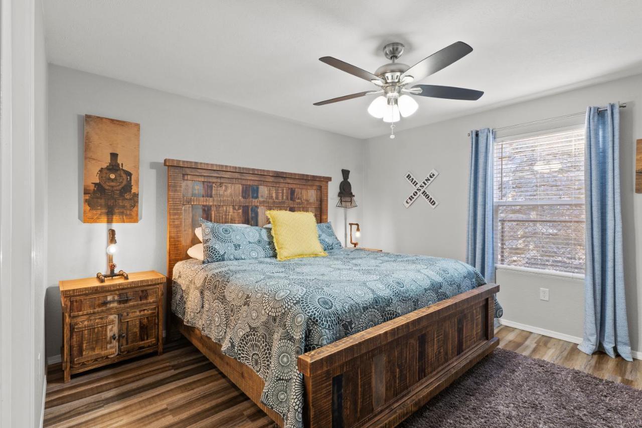 Apartment Stylish In Branson's Heart!