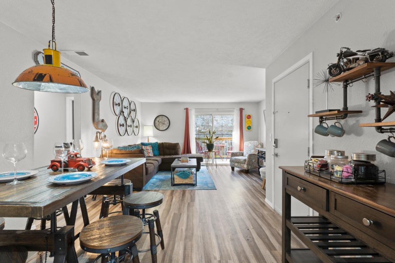 Stylish In Branson's Heart! Apartment *
