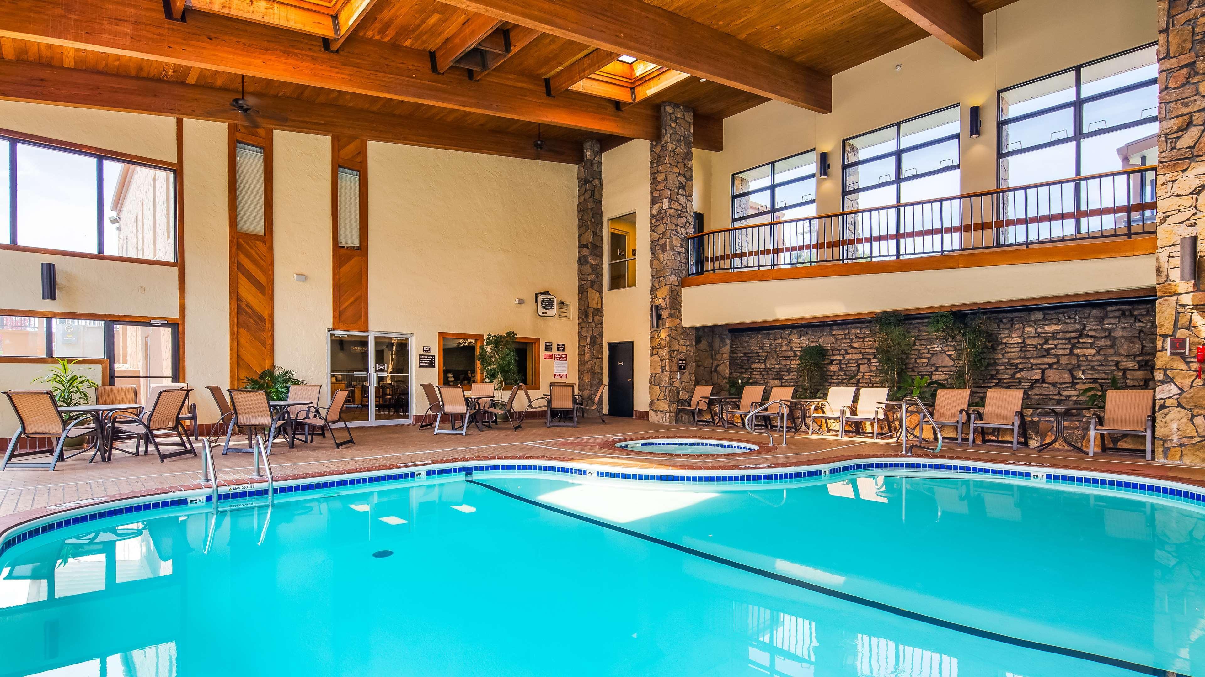 Western Center Pointe Hotel