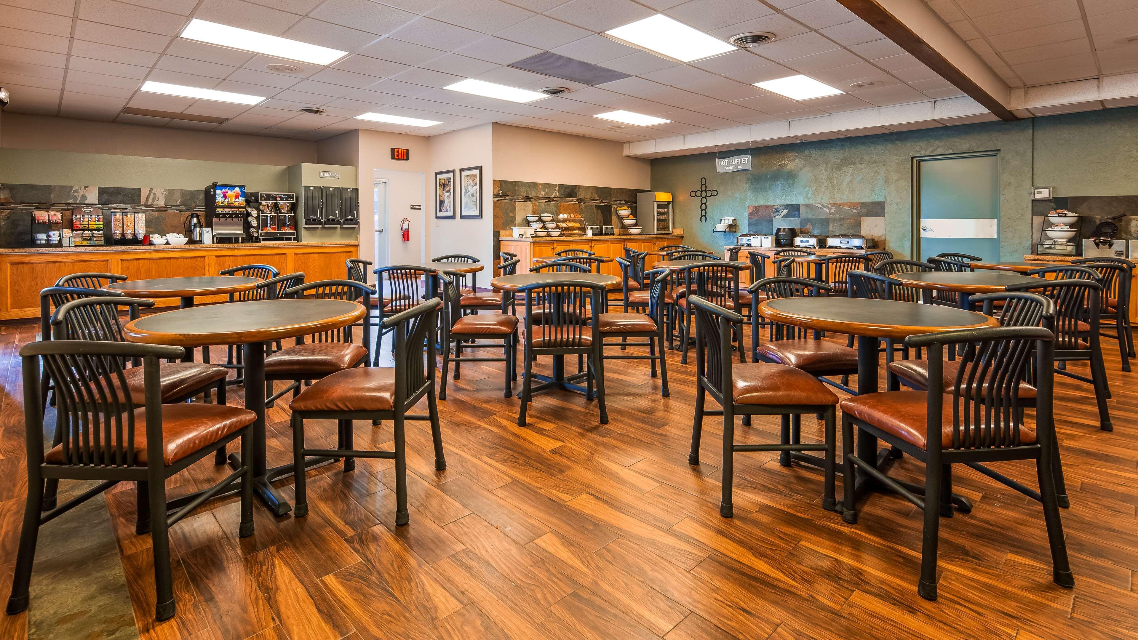 Western Center Pointe Hotel 3*
