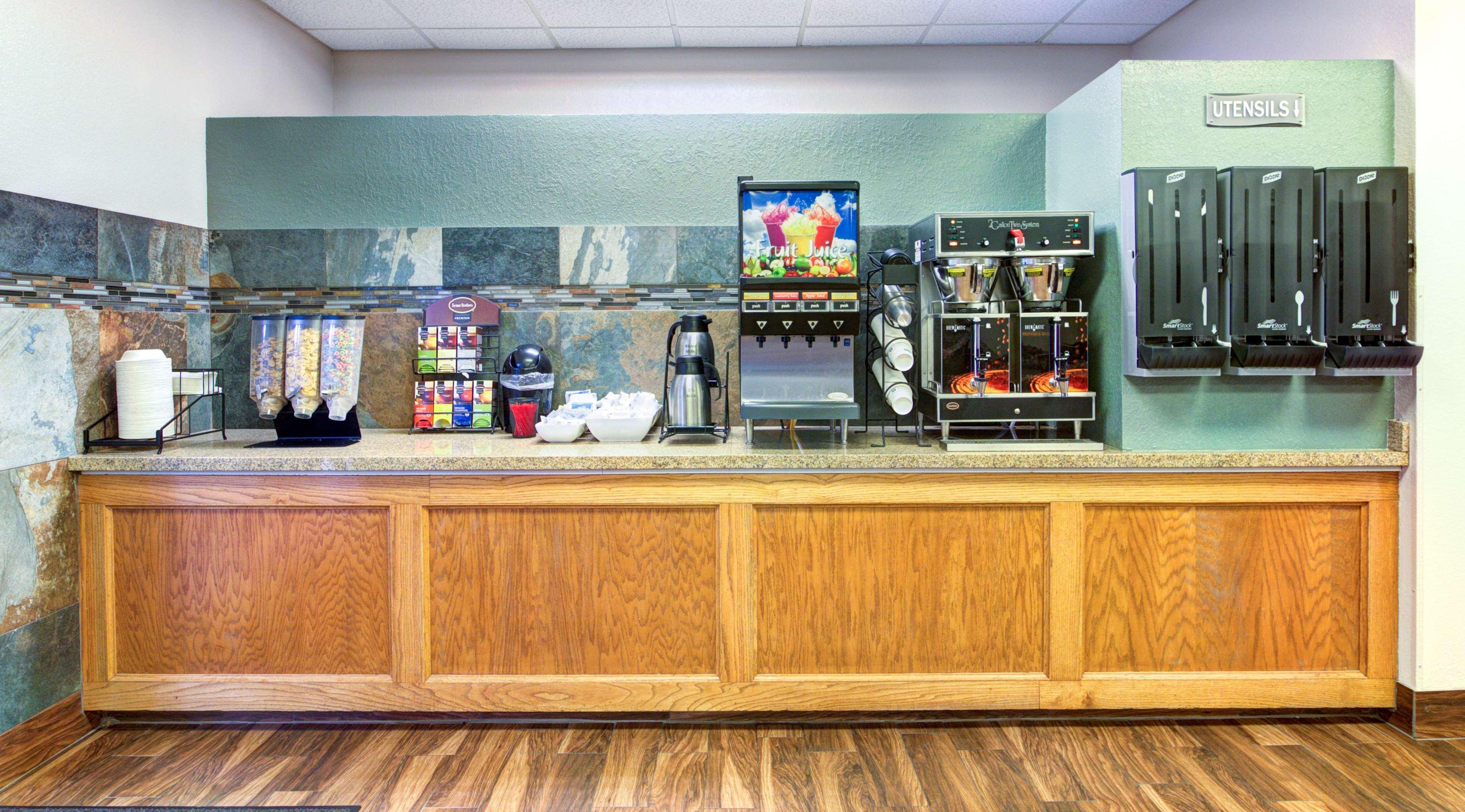 Hotel Western Center Pointe 3*