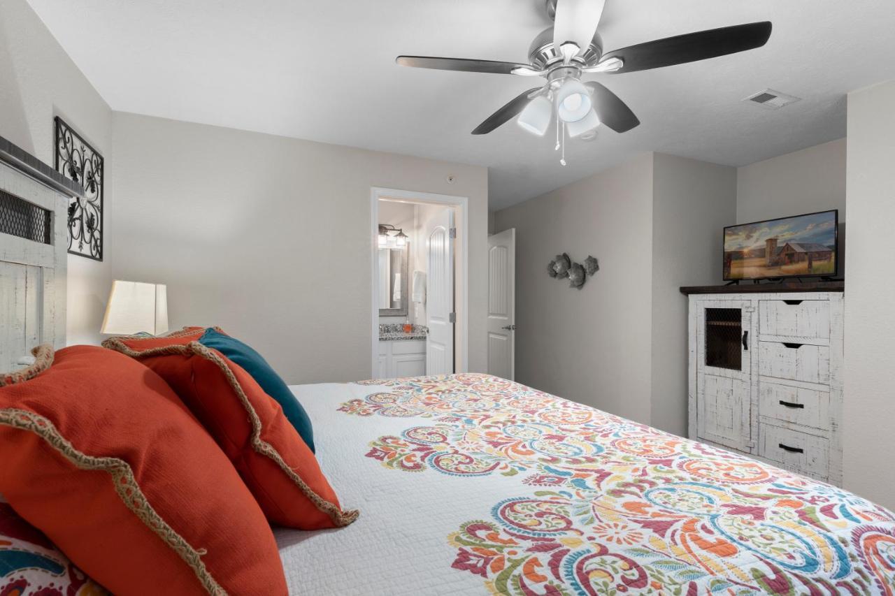 Two Gorgeous Condos*side By Side*10 Beds*sleep 17! Apartment Branson