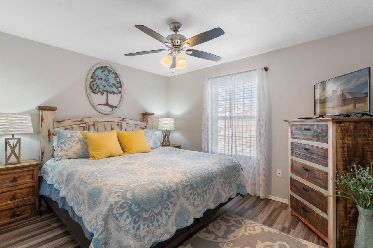 Two Gorgeous Condos*side By Side*10 Beds*sleep 17! Apartment
