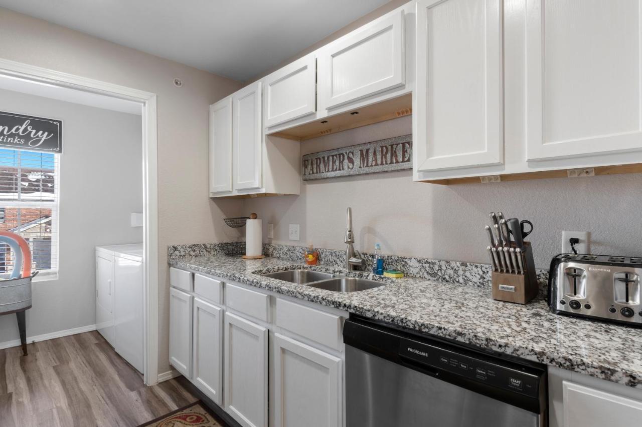 Two Gorgeous Condos*side By Side*10 Beds*sleep 17! * Branson