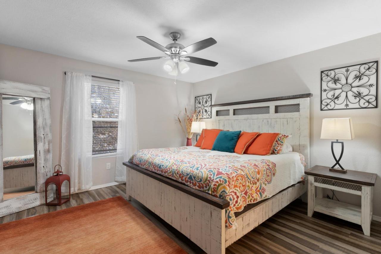 Two Gorgeous Condos*side By Side*10 Beds*sleep 17! * Branson