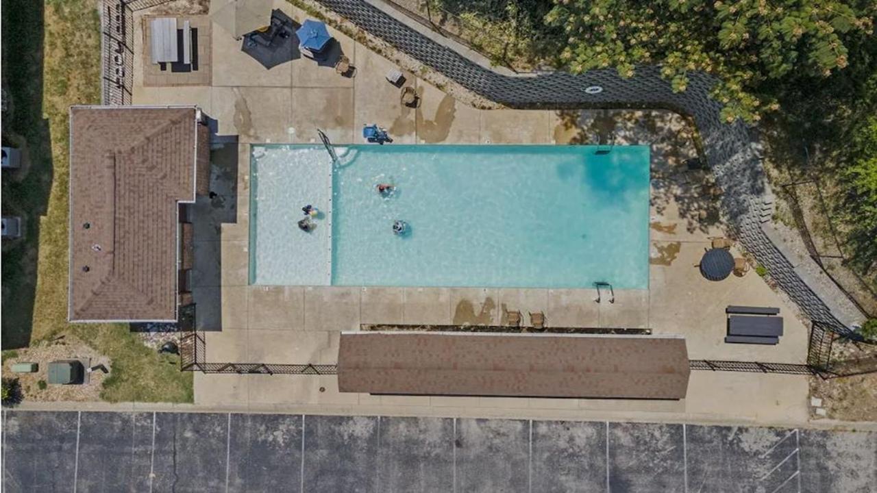 Two Gorgeous Condos*side By Side*10 Beds*sleep 17! Apartment