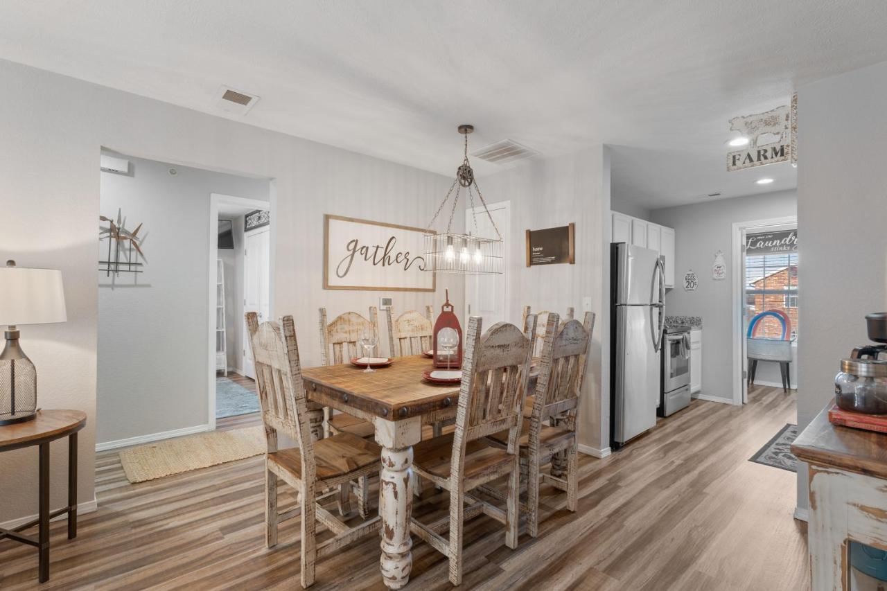 Two Gorgeous Condos*side By Side*10 Beds*sleep 17! Branson