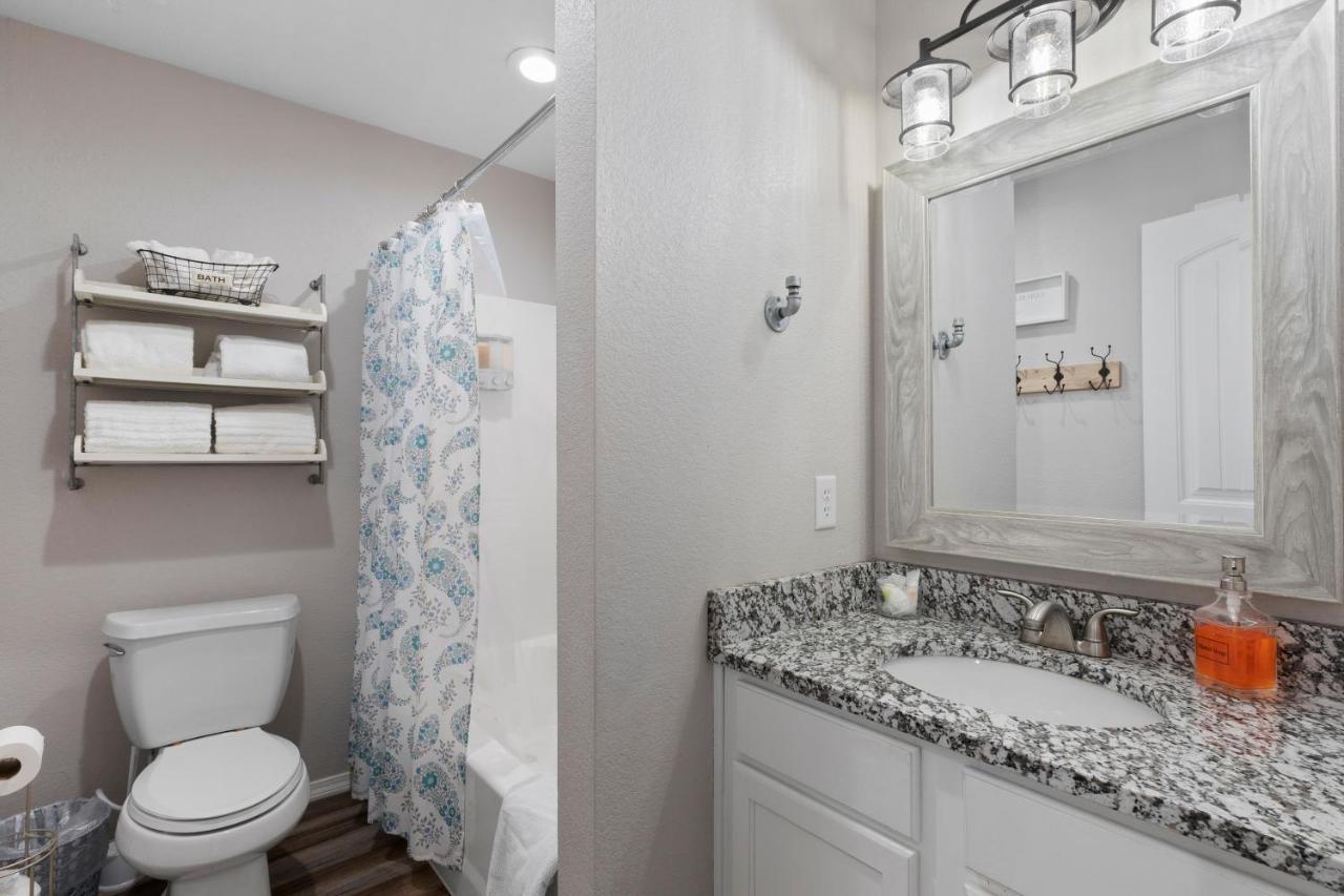 Two Gorgeous Condos*side By Side*10 Beds*sleep 17!