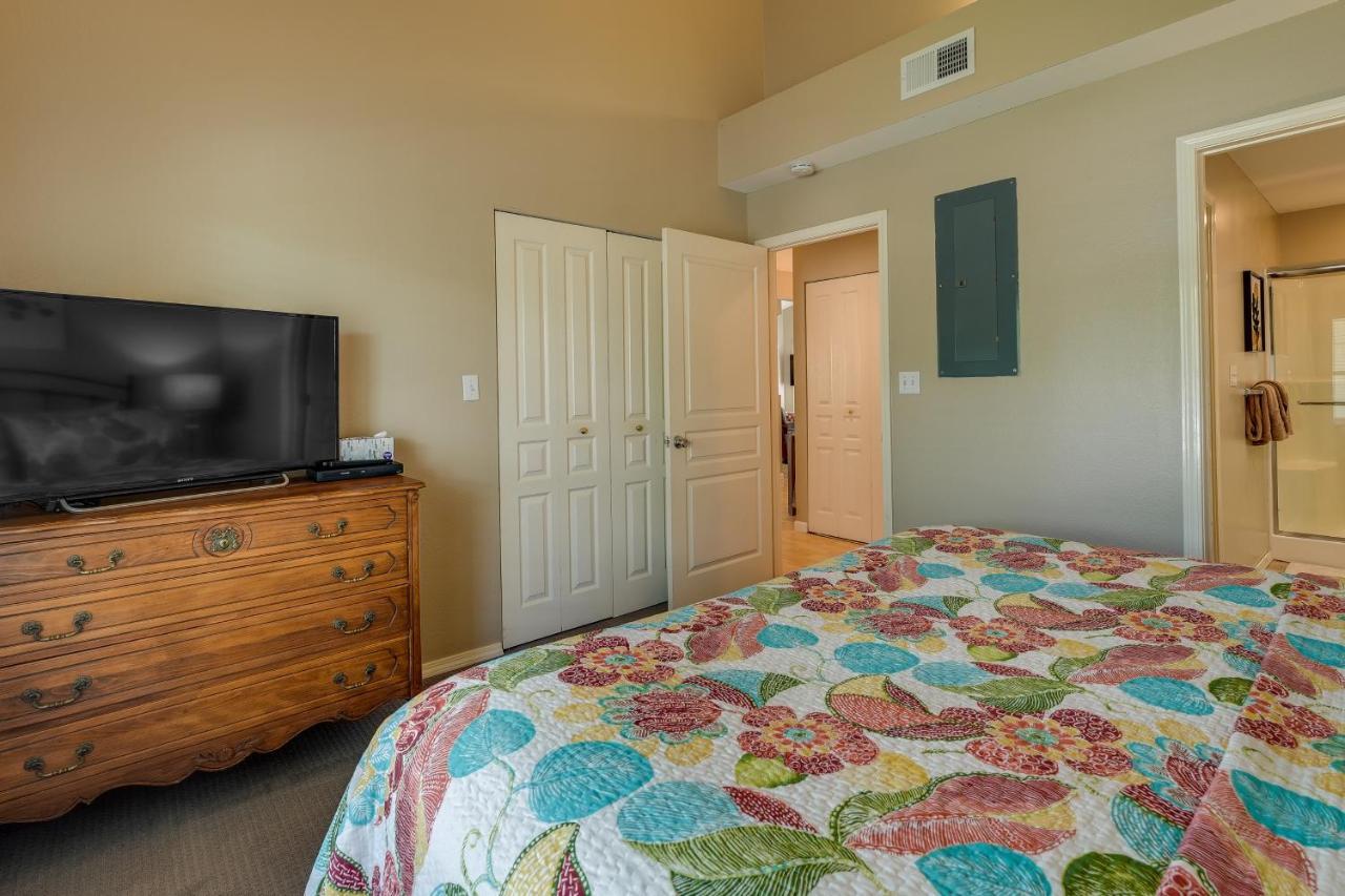 Vacation With Pools And Hot Tub! Apartment