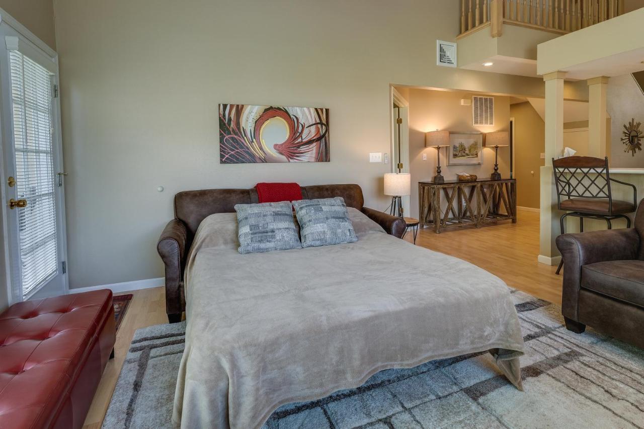 Apartment Vacation With Pools And Hot Tub!