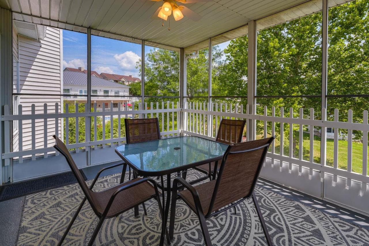 Apartment Vacation With Pools And Hot Tub!