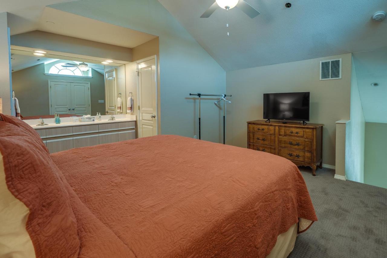 Vacation With Pools And Hot Tub! * Branson