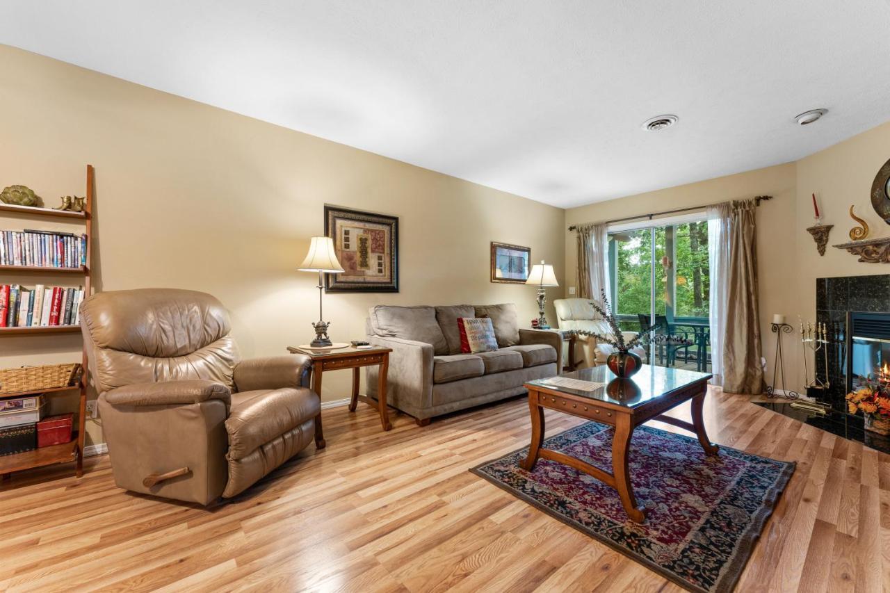 Bluffs Oasis Apartment
