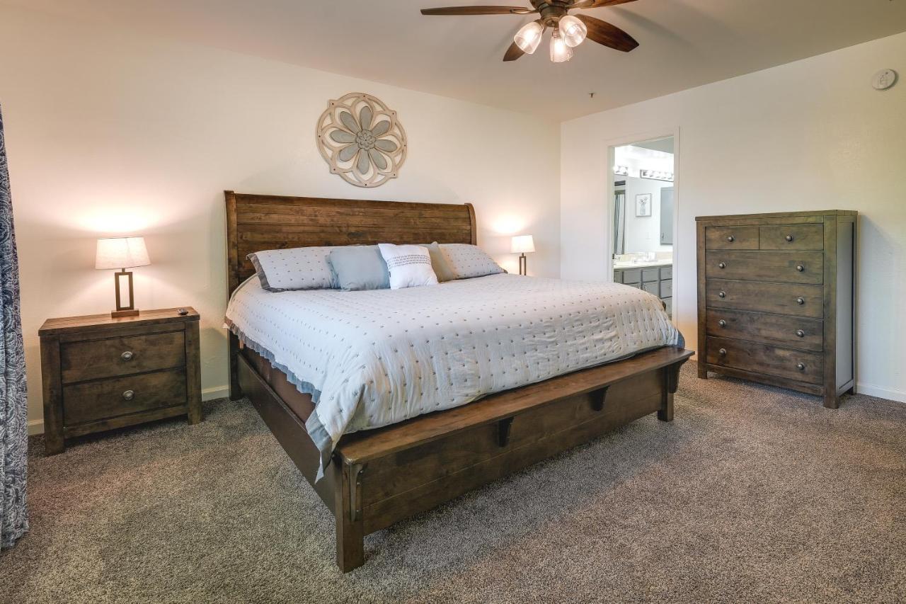 Apartment Inviting With Community Pool And Hot Tub