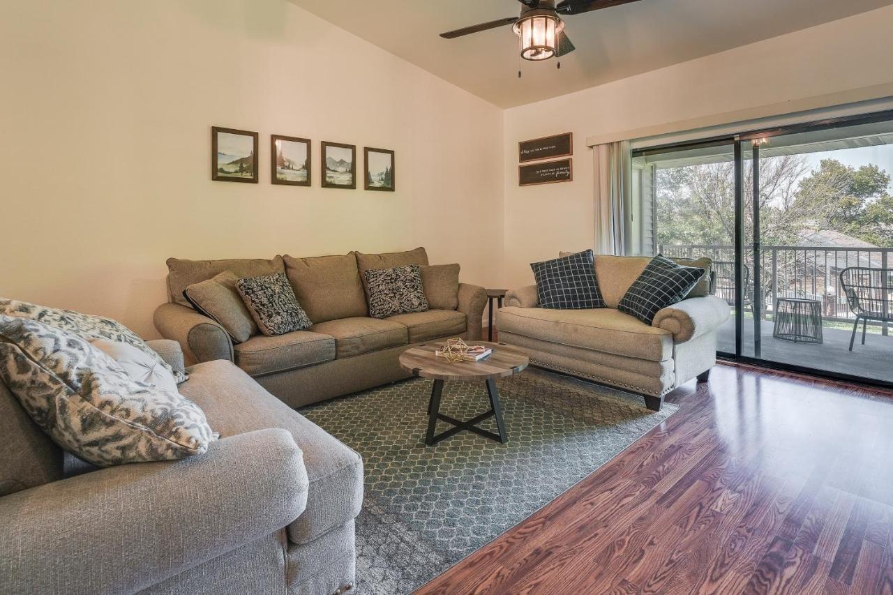 Apartment Inviting With Community Pool And Hot Tub