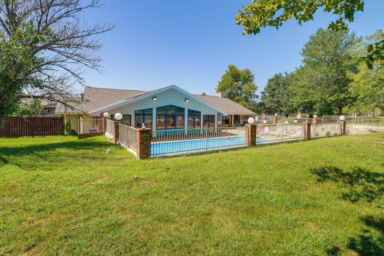 Inviting With Community Pool And Hot Tub Apartment *