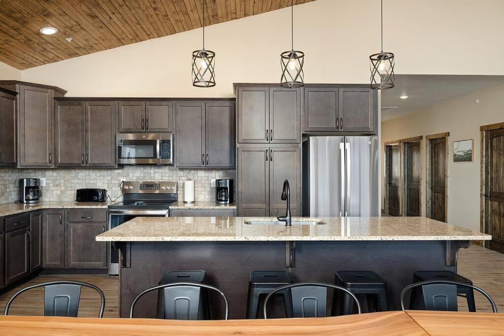 Holiday home Spacious Rustic Elm