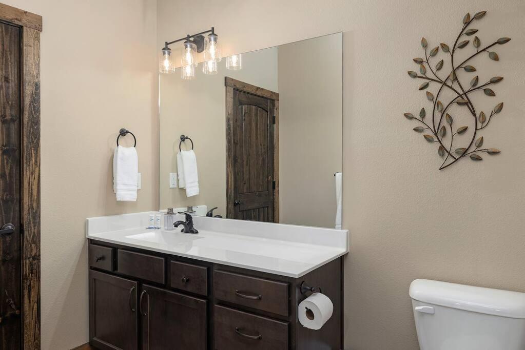 Holiday home Spacious Rustic Elm *