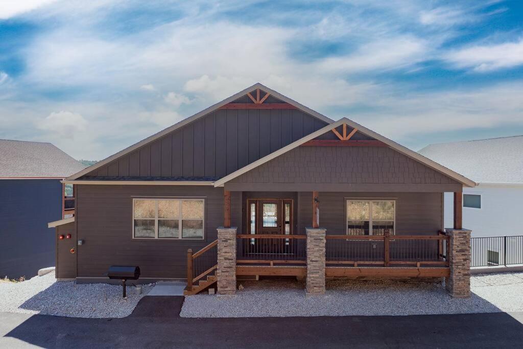Spacious Rustic Elm Holiday home *