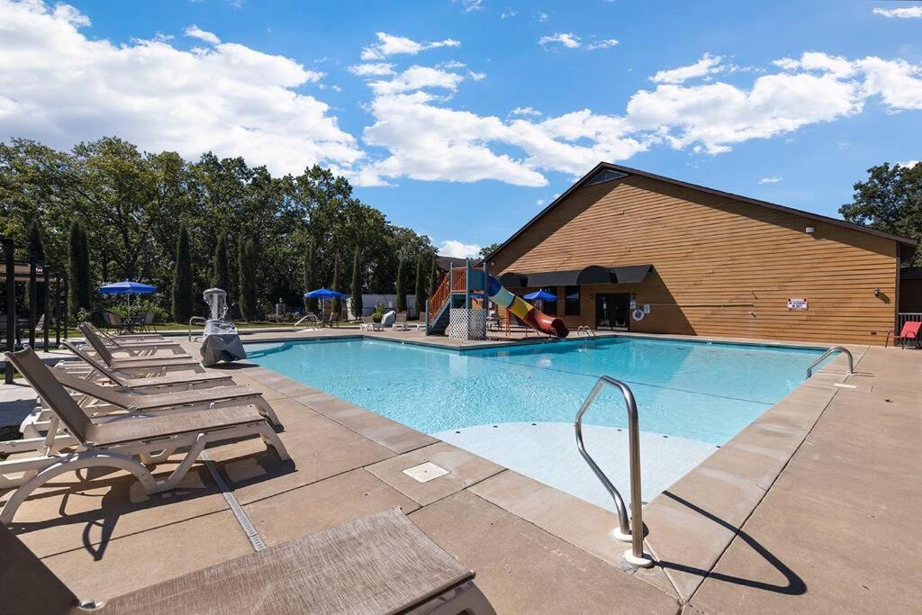 Holiday home Spacious Rustic Elm