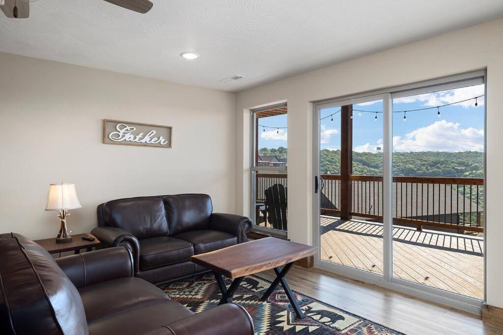 Spacious Rustic Elm Branson