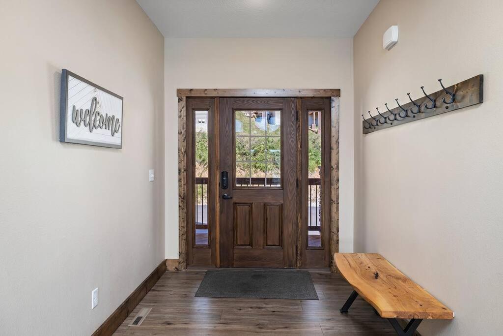 Spacious Rustic Elm Holiday home Branson