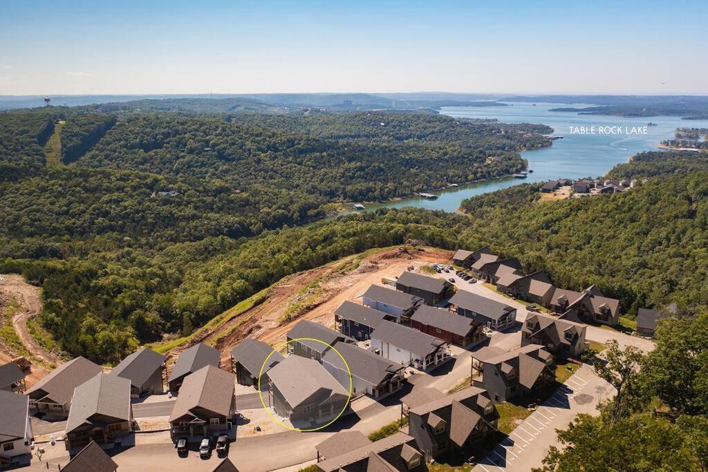 Spacious Rustic Elm Holiday home Branson