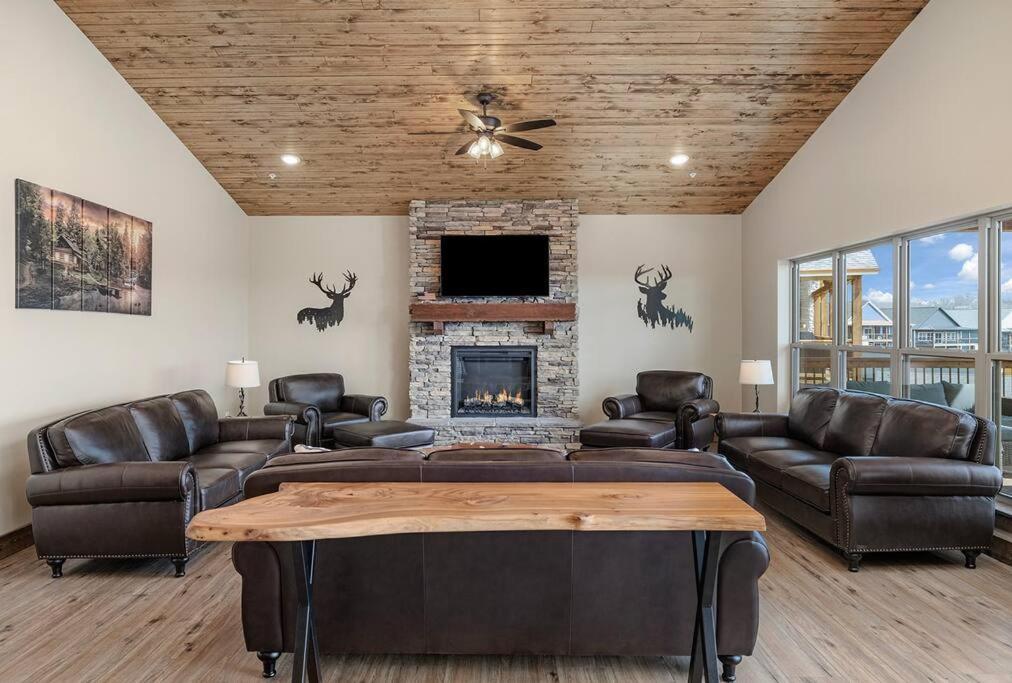 Spacious Rustic Elm Holiday home