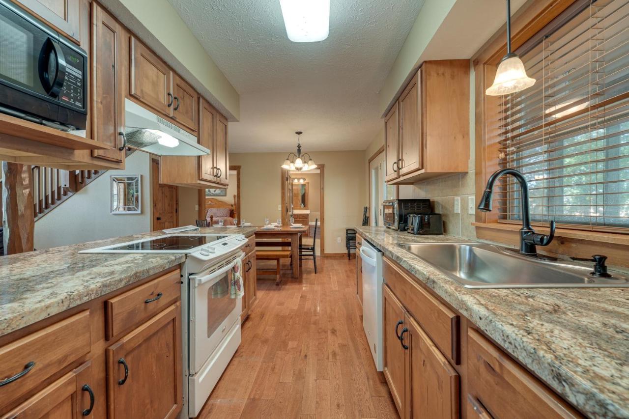 Getaway With Indoor And Outdoor Pool Access! Holiday home Branson