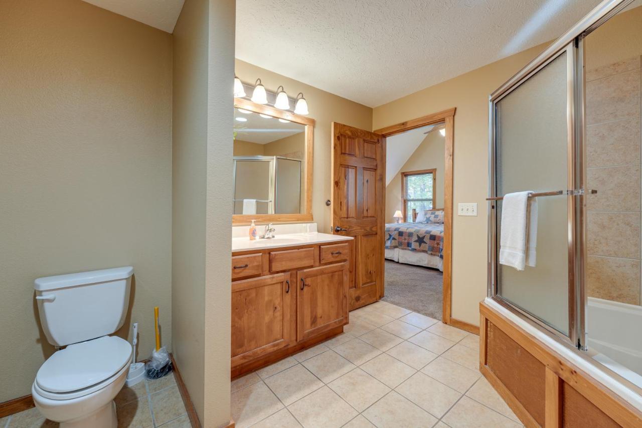 Holiday home Getaway With Indoor And Outdoor Pool Access! Branson