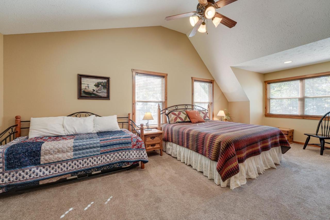 Holiday home Getaway With Indoor And Outdoor Pool Access!