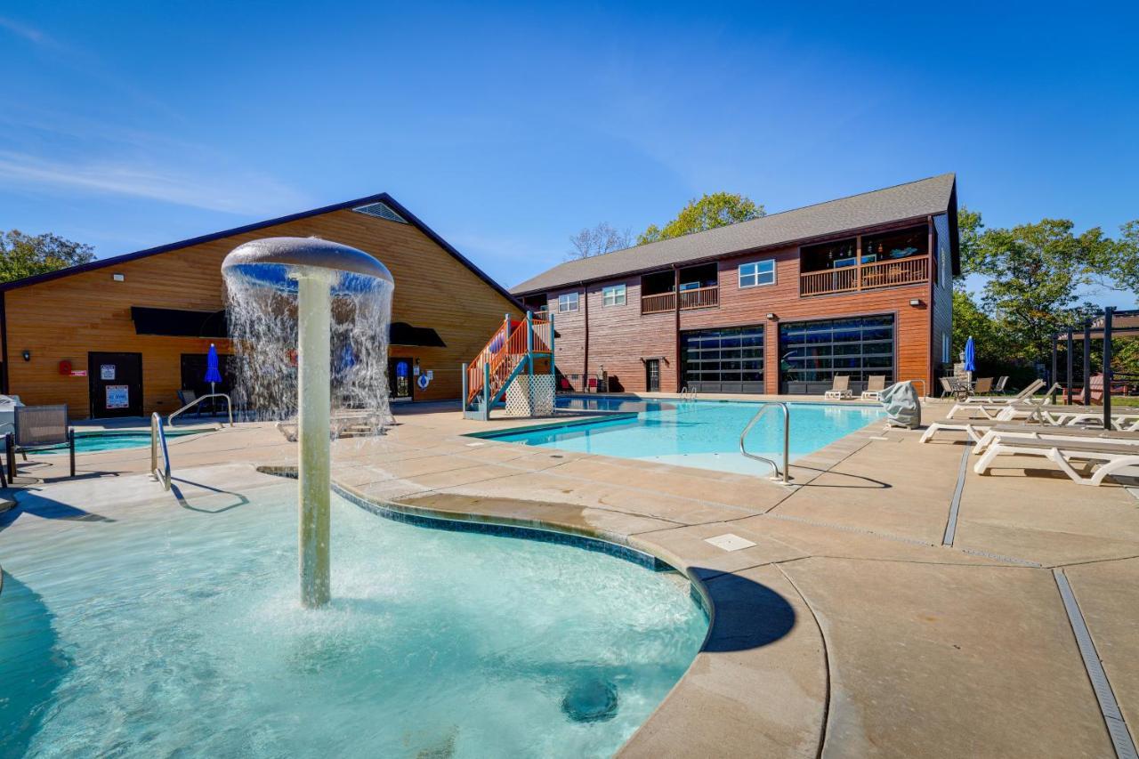 Getaway With Indoor And Outdoor Pool Access!