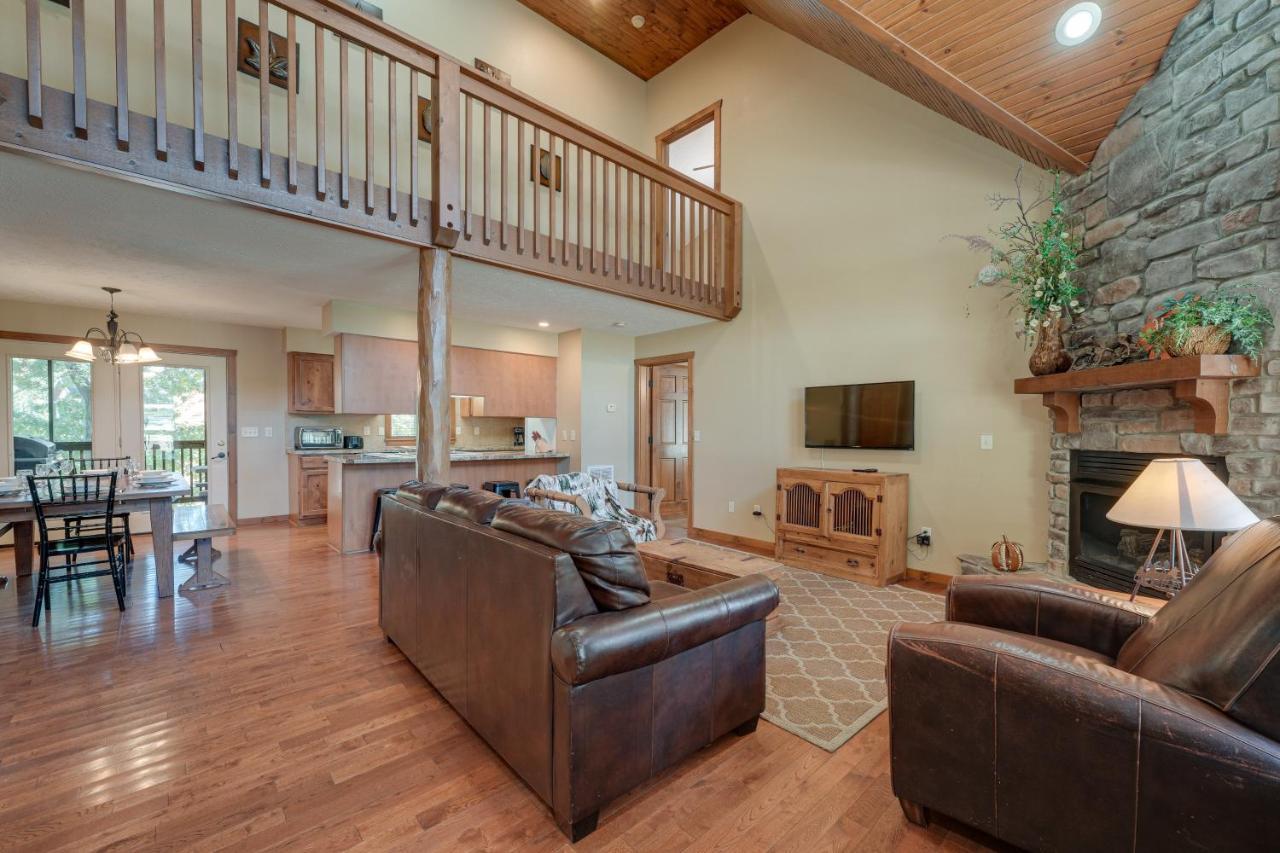 Holiday home Getaway With Indoor And Outdoor Pool Access!