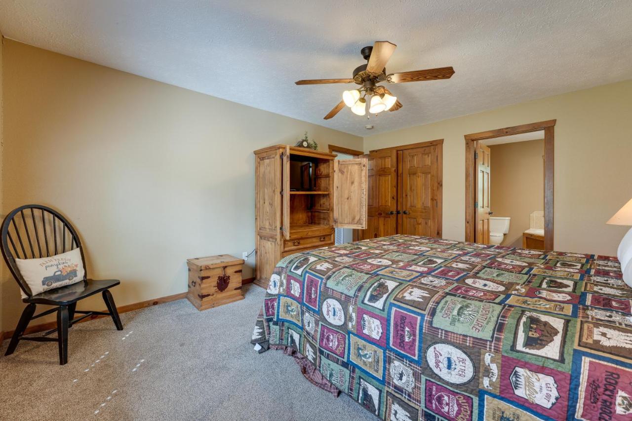 Getaway With Indoor And Outdoor Pool Access!