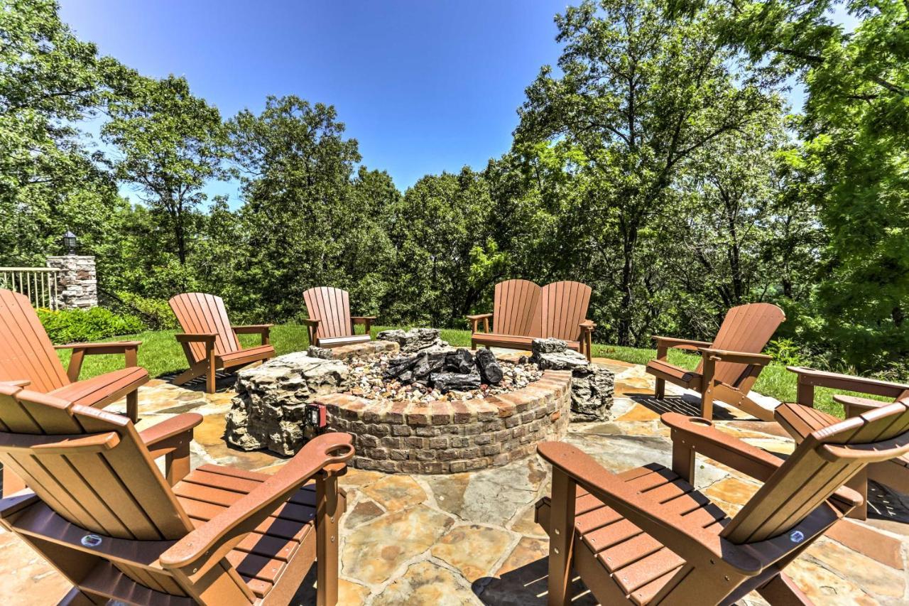 Getaway With Indoor And Outdoor Pool Access!