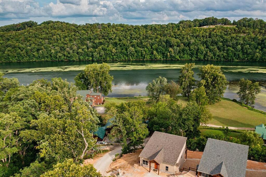 Gorgeous Hot Tub Holiday home *